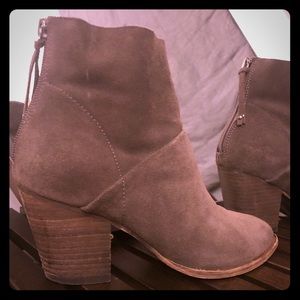Chinese Laundry suede booties size 6